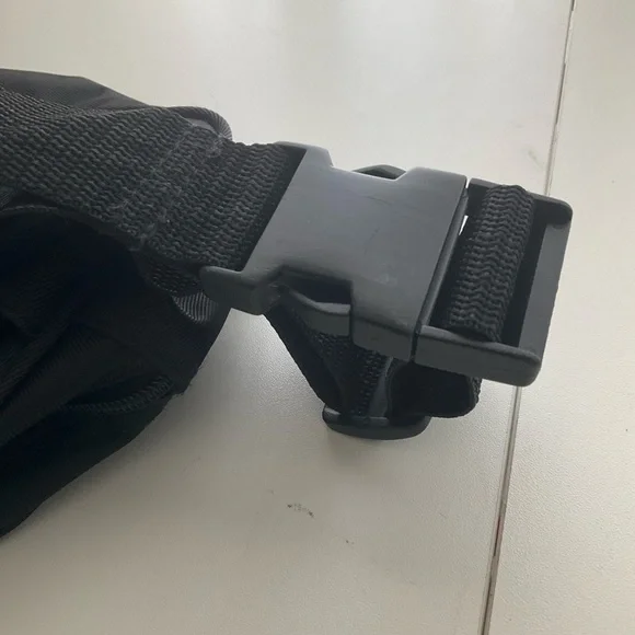 Vintage 1990’s Walt Disney World Black Fanny Pack Mickey Mouse embroidered logo - Picture 4 of 8